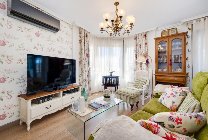 Odsprzedaż - PENTHOUSE -
TORREVIEJA - Center