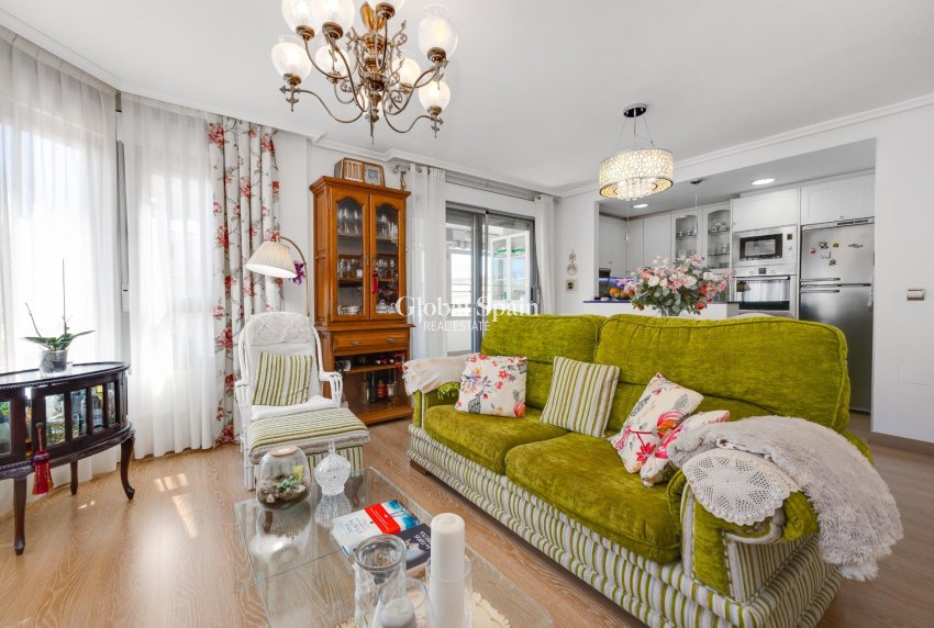 Odsprzedaż - PENTHOUSE -
TORREVIEJA - Center