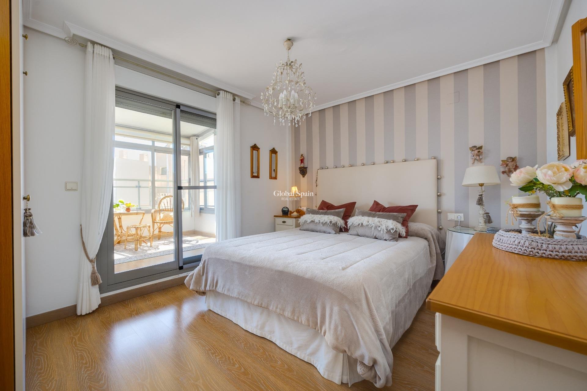 Odsprzedaż - PENTHOUSE -
TORREVIEJA - Center