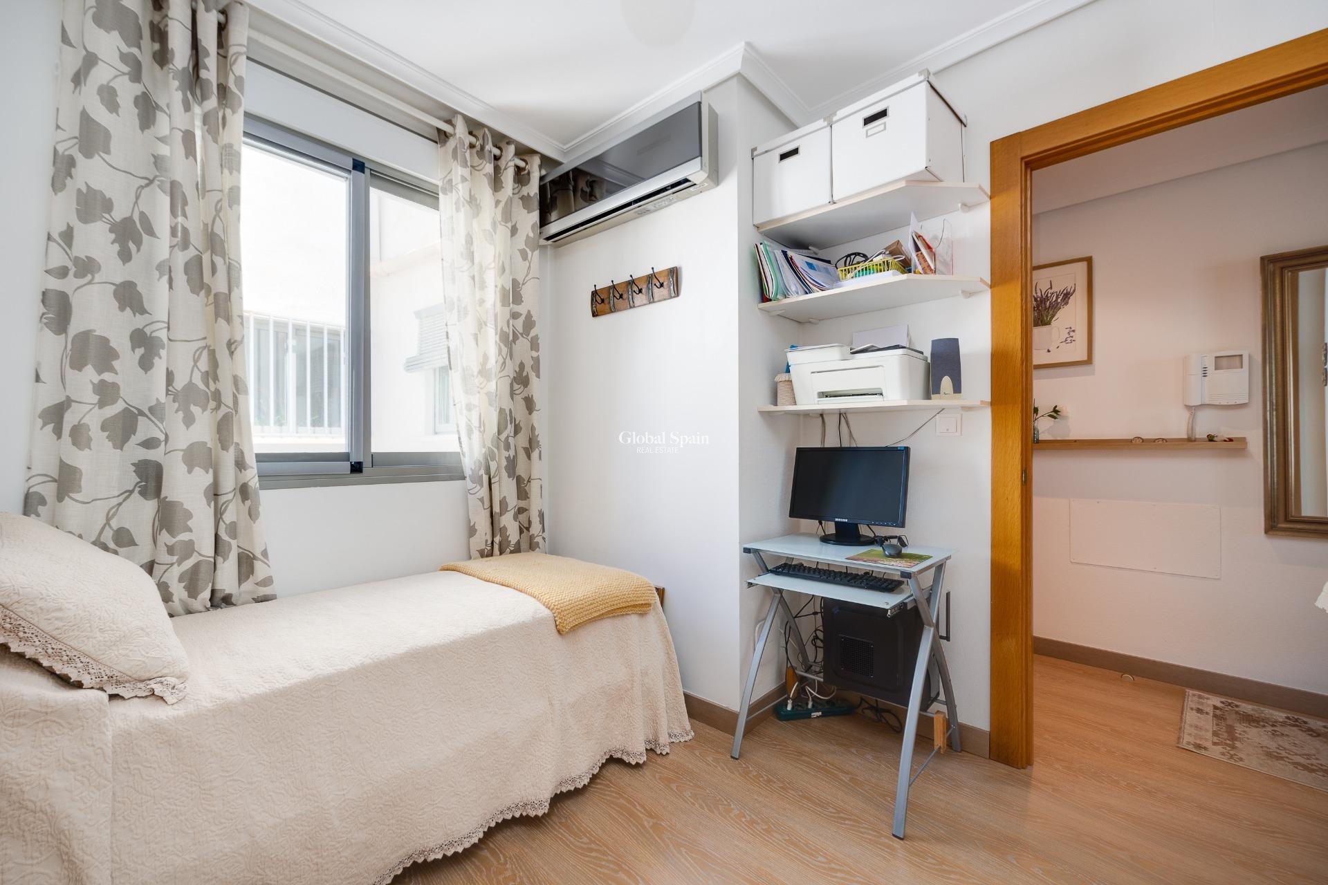 Odsprzedaż - PENTHOUSE -
TORREVIEJA - Center