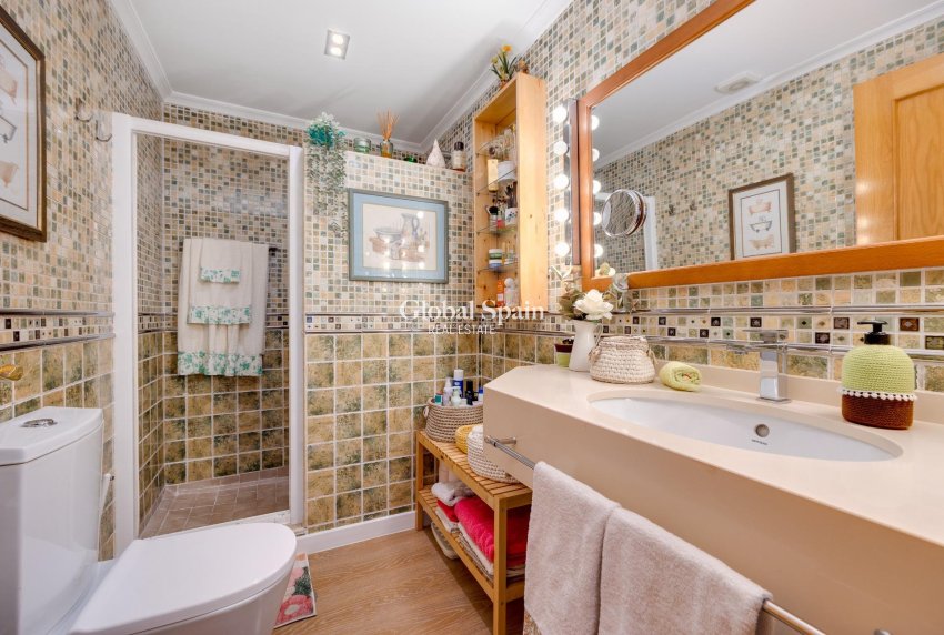 Odsprzedaż - PENTHOUSE -
TORREVIEJA - Center