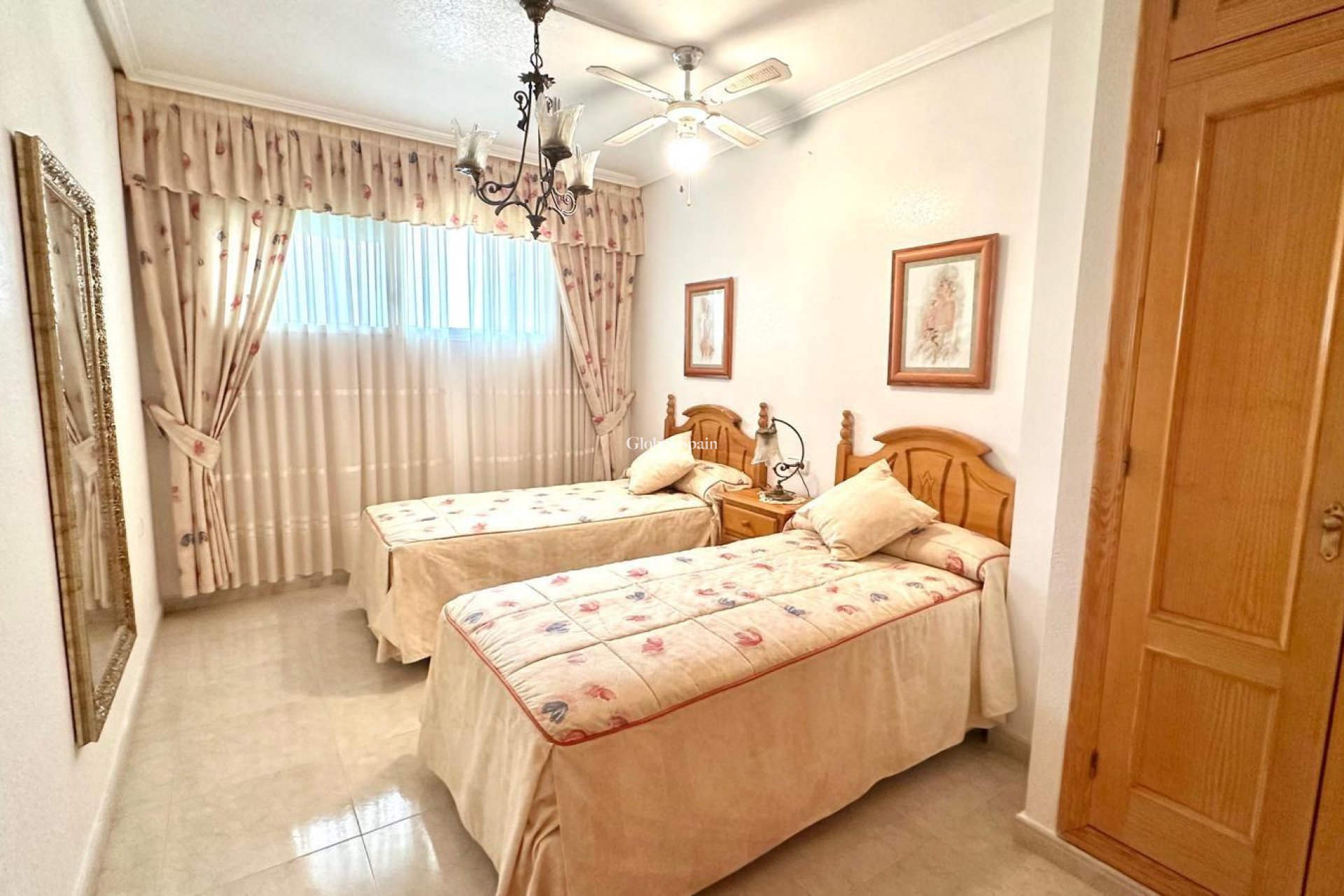 Odsprzedaż - PENTHOUSE -
TORREVIEJA - Center