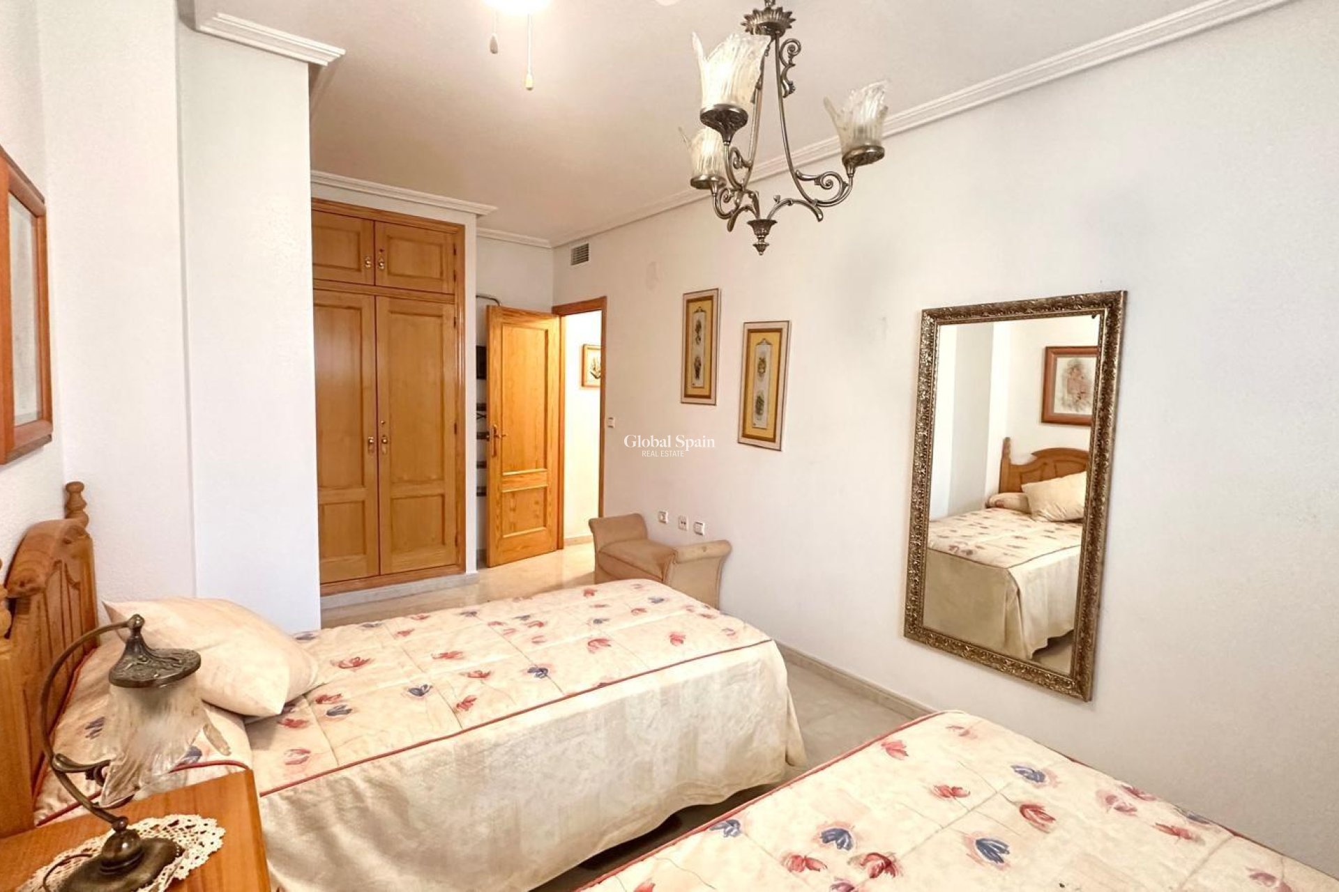 Odsprzedaż - PENTHOUSE -
TORREVIEJA - Center