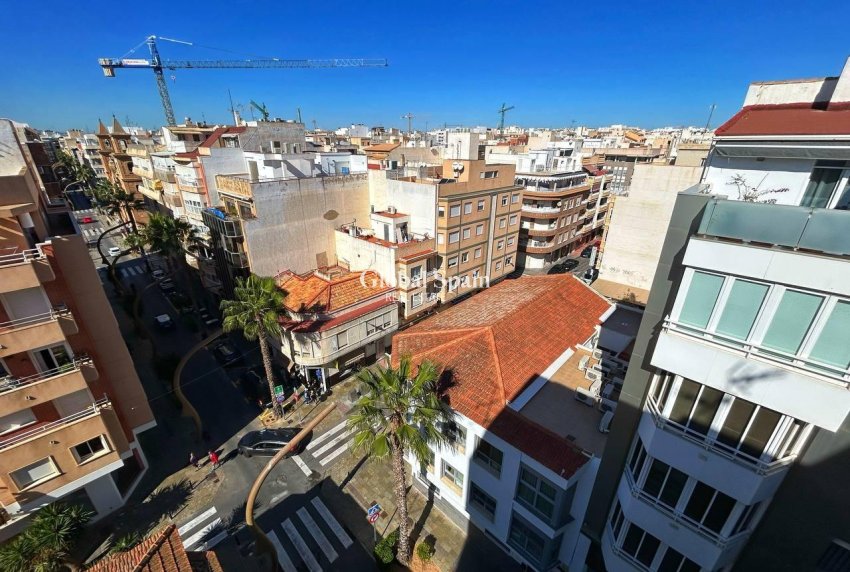 Odsprzedaż - PENTHOUSE -
TORREVIEJA - Center