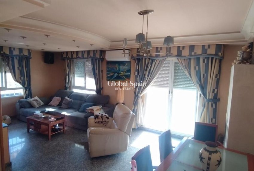 Odsprzedaż - PENTHOUSE -
TORREVIEJA - CENTRE