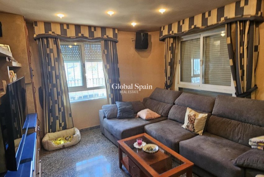Odsprzedaż - PENTHOUSE -
TORREVIEJA - CENTRE