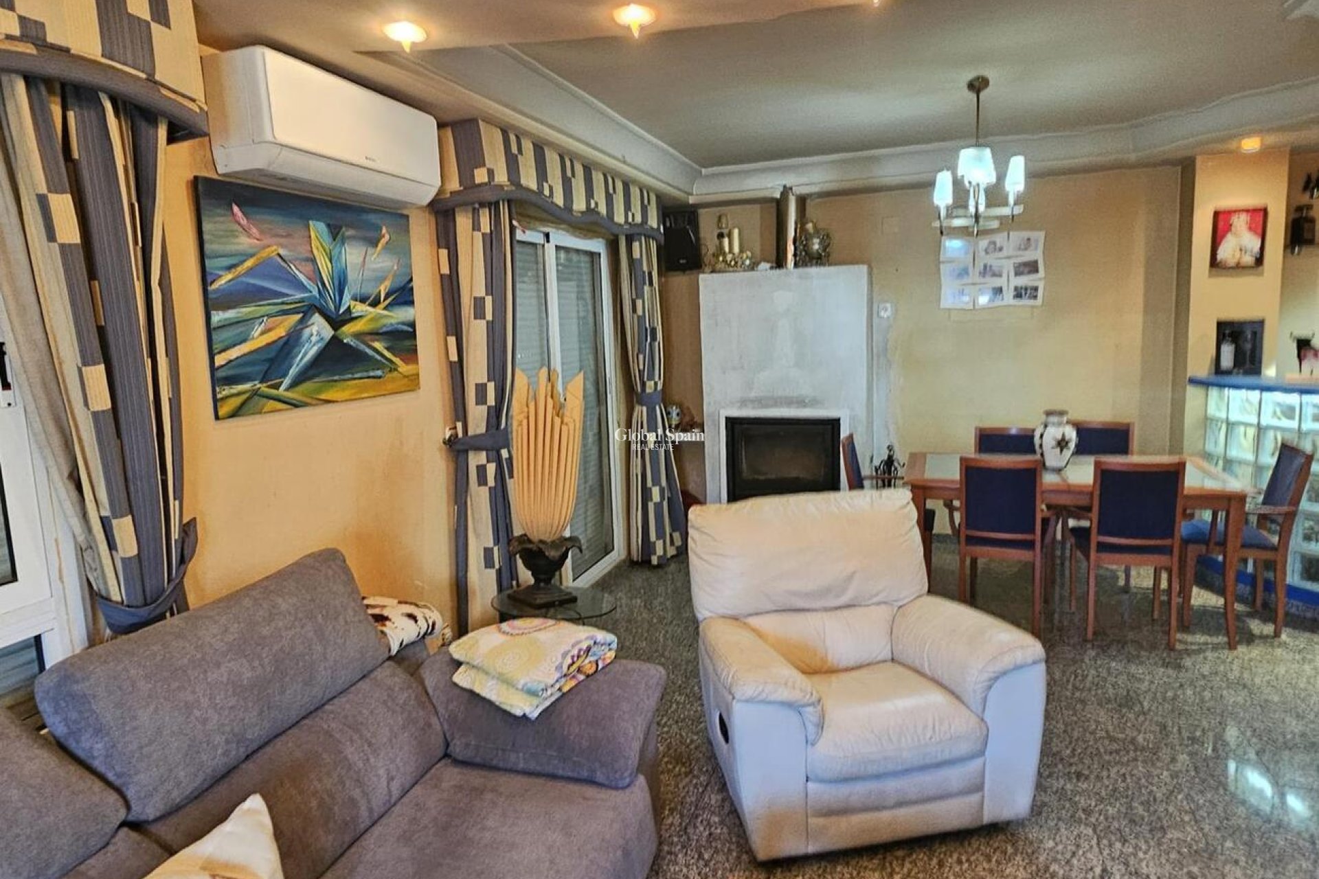 Odsprzedaż - PENTHOUSE -
TORREVIEJA - CENTRE