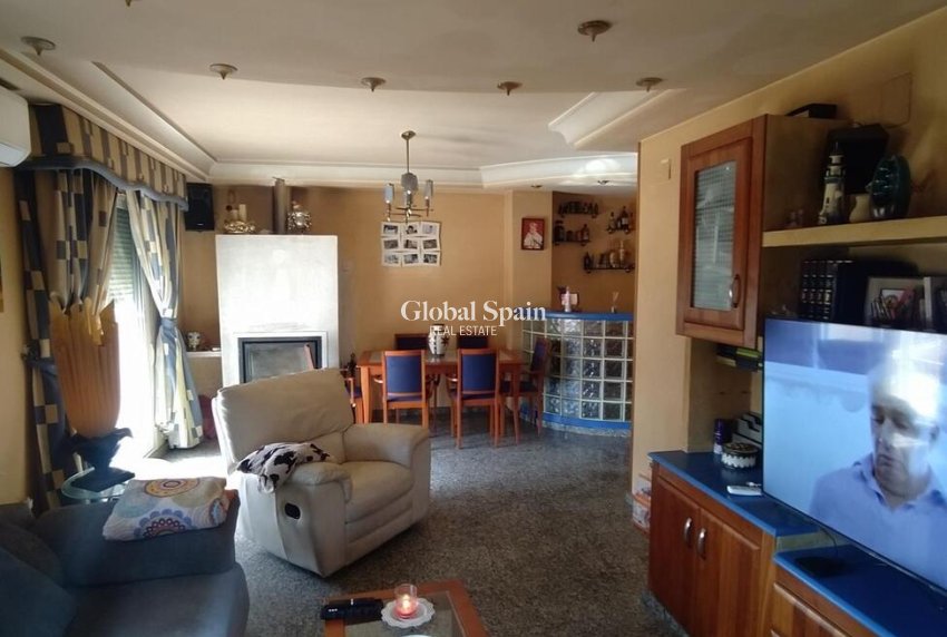 Odsprzedaż - PENTHOUSE -
TORREVIEJA - CENTRE