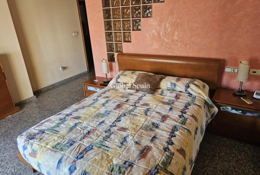 Odsprzedaż - PENTHOUSE -
TORREVIEJA - CENTRE