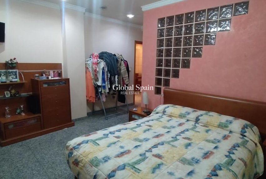 Odsprzedaż - PENTHOUSE -
TORREVIEJA - CENTRE