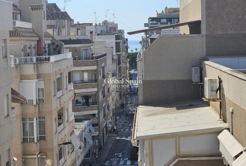 Odsprzedaż - PENTHOUSE -
TORREVIEJA - CENTRE