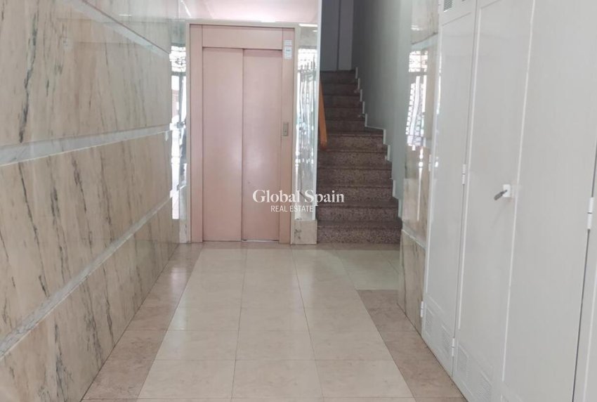 Odsprzedaż - PENTHOUSE -
TORREVIEJA - CENTRE