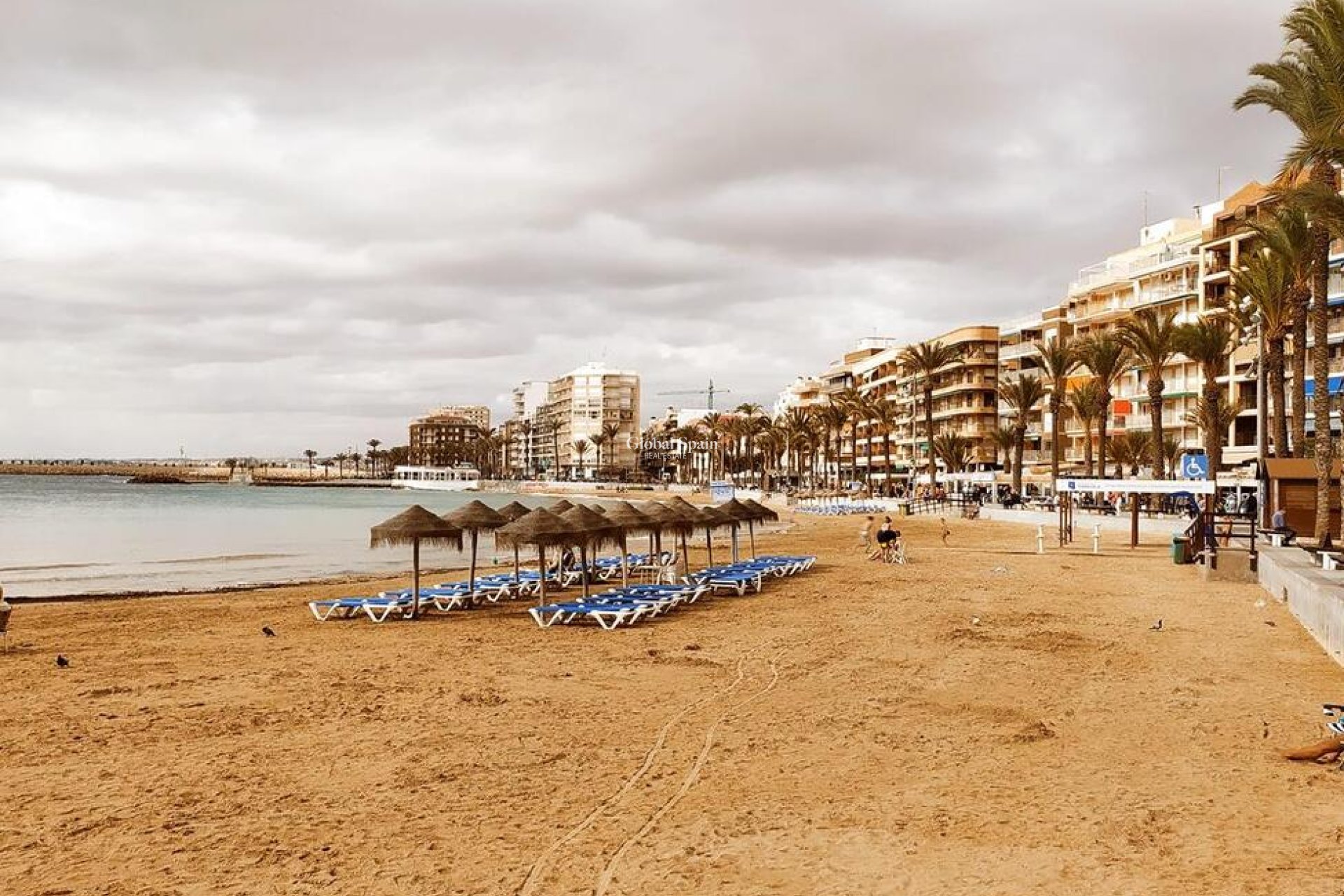 Odsprzedaż - PENTHOUSE -
TORREVIEJA - CENTRE