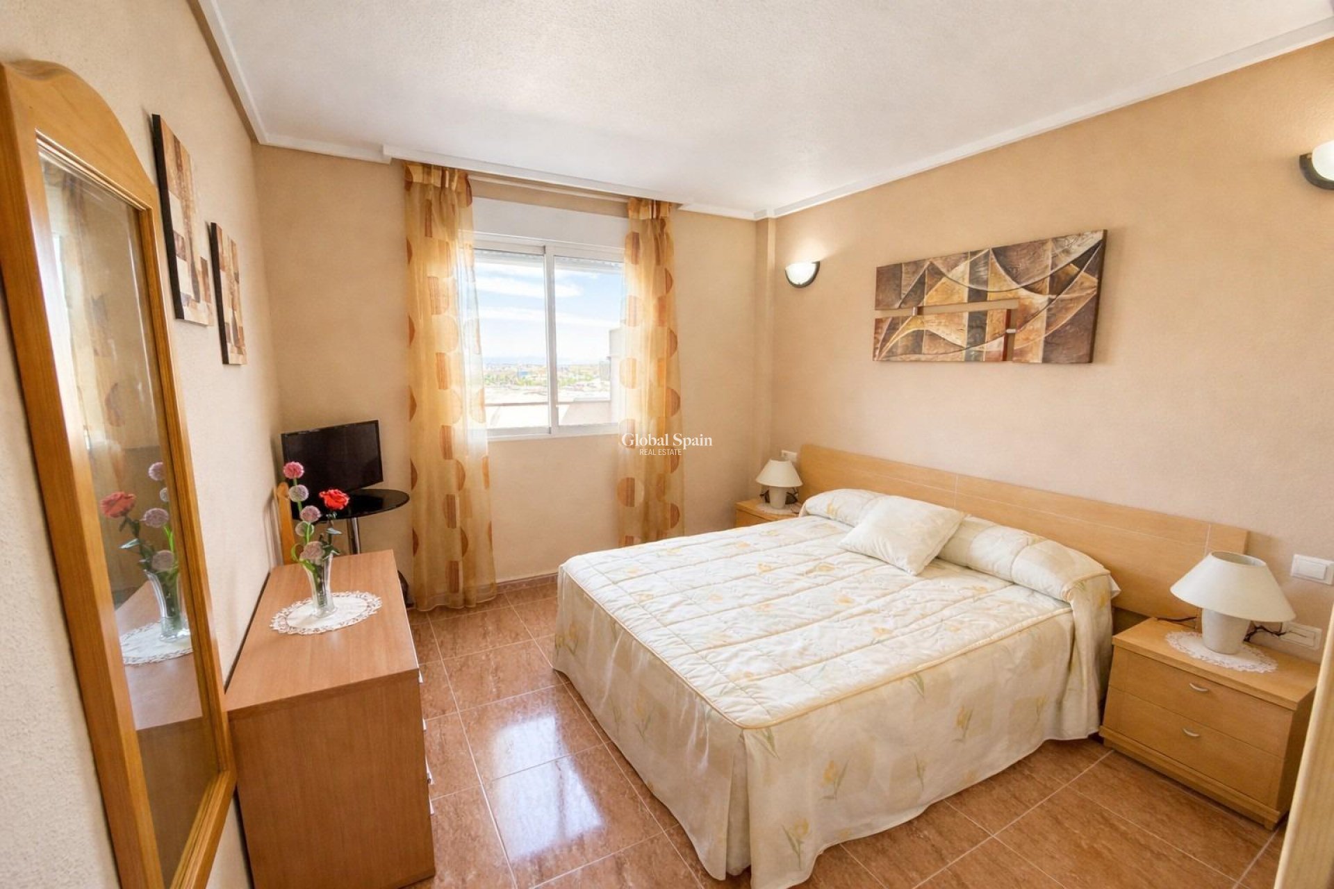 Odsprzedaż - PENTHOUSE -
TORREVIEJA - Centro