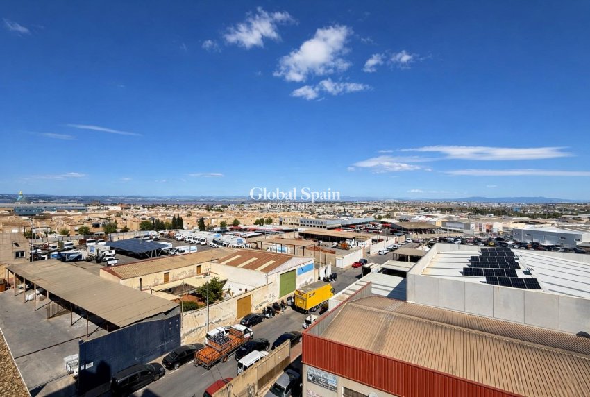 Odsprzedaż - PENTHOUSE -
TORREVIEJA - Centro