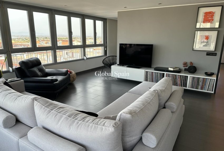 Odsprzedaż - PENTHOUSE -
TORREVIEJA - El Acequión - Los Náufragos