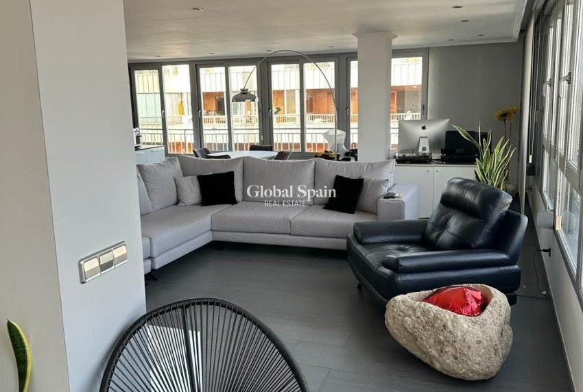 Odsprzedaż - PENTHOUSE -
TORREVIEJA - El Acequión - Los Náufragos