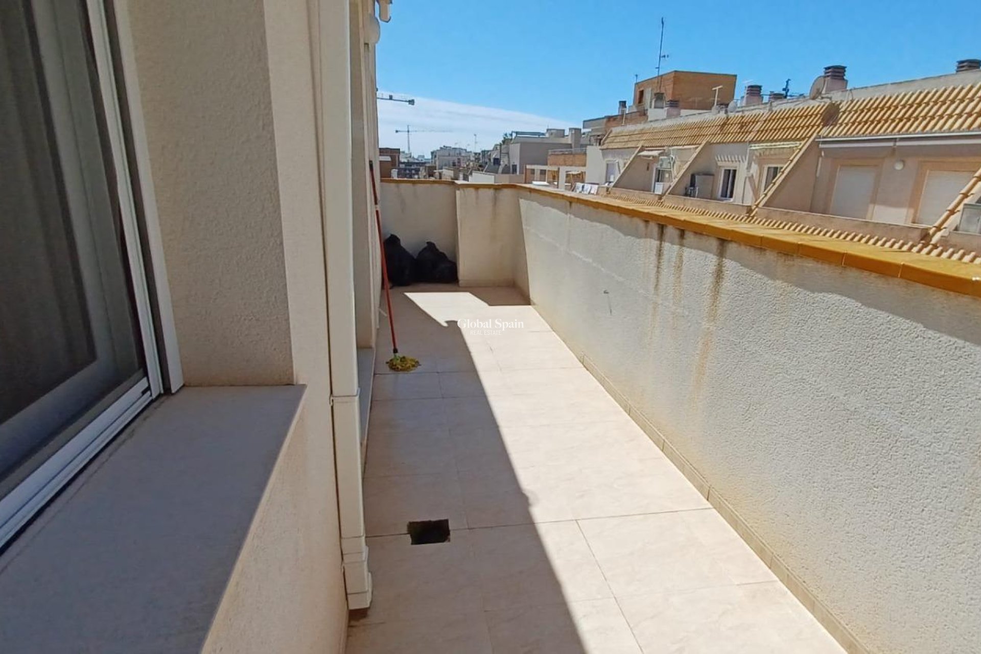 Odsprzedaż - PENTHOUSE -
TORREVIEJA - El molino