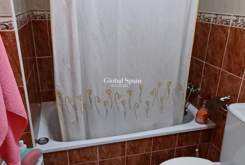 Odsprzedaż - PENTHOUSE -
TORREVIEJA - El molino