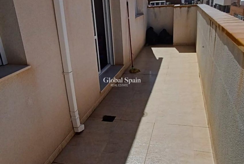 Odsprzedaż - PENTHOUSE -
TORREVIEJA - El molino