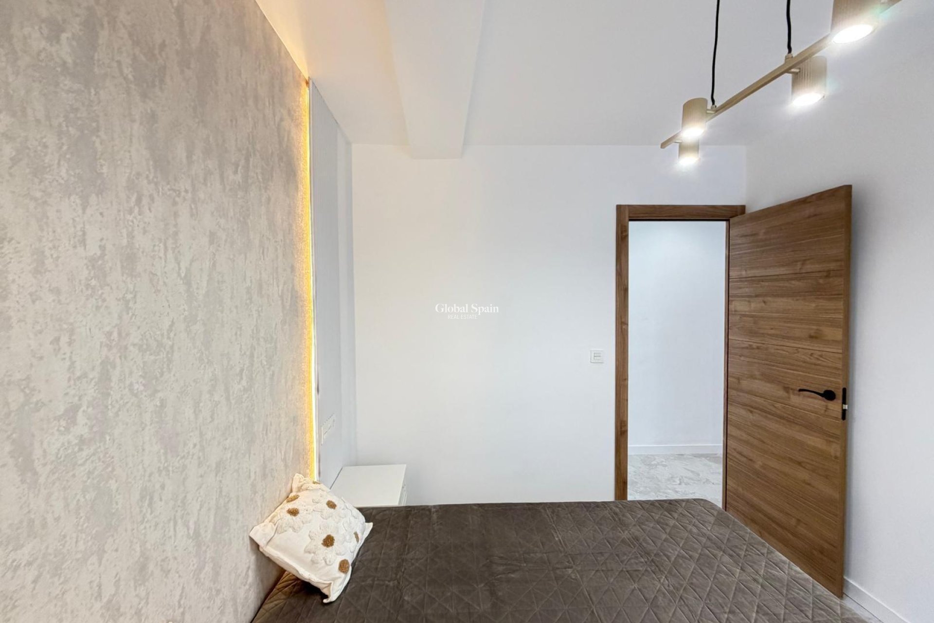 Odsprzedaż - PENTHOUSE -
TORREVIEJA - Estacion de autobuses