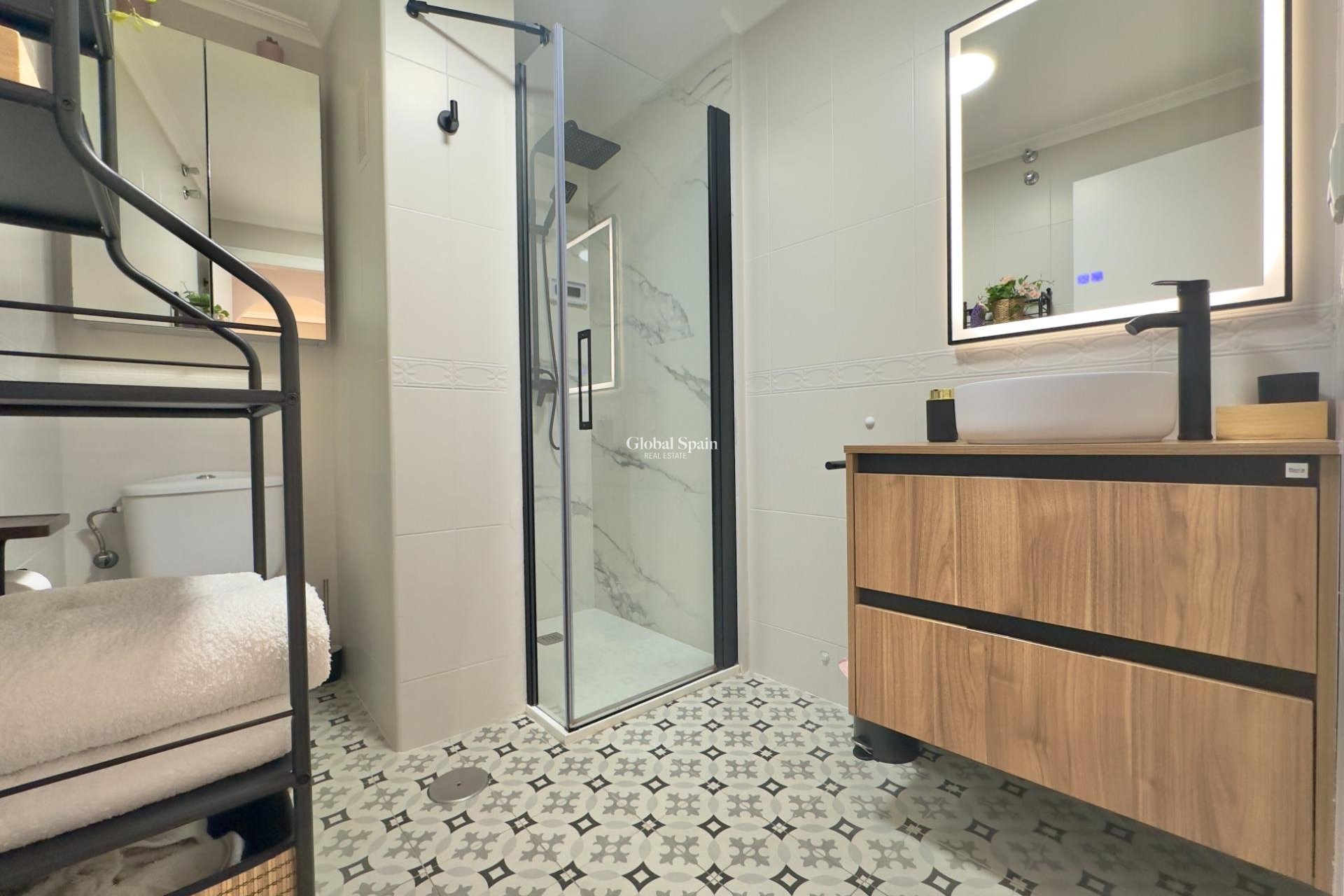 Odsprzedaż - PENTHOUSE -
TORREVIEJA - La Mata pueblo