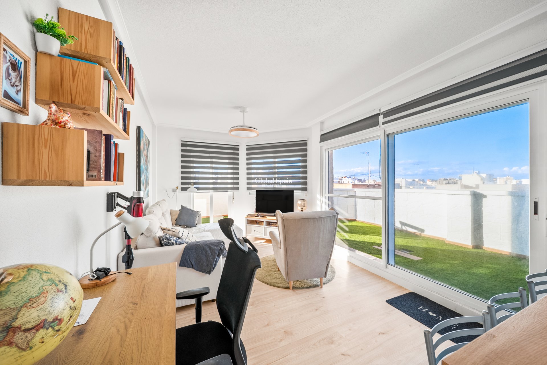 Odsprzedaż - PENTHOUSE -
TORREVIEJA - La Mata