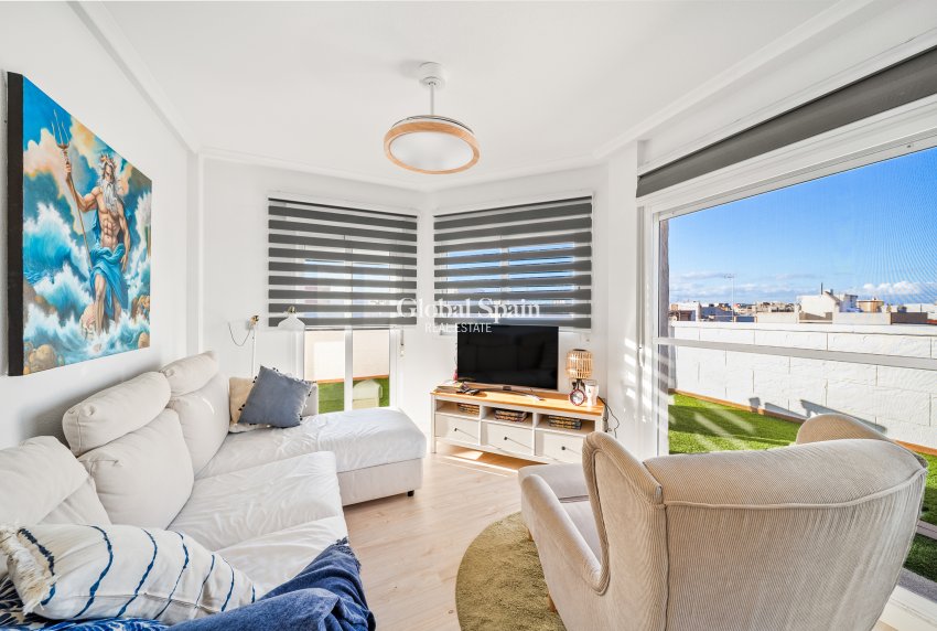 Odsprzedaż - PENTHOUSE -
TORREVIEJA - La Mata