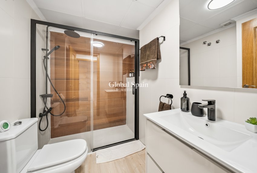 Odsprzedaż - PENTHOUSE -
TORREVIEJA - La Mata