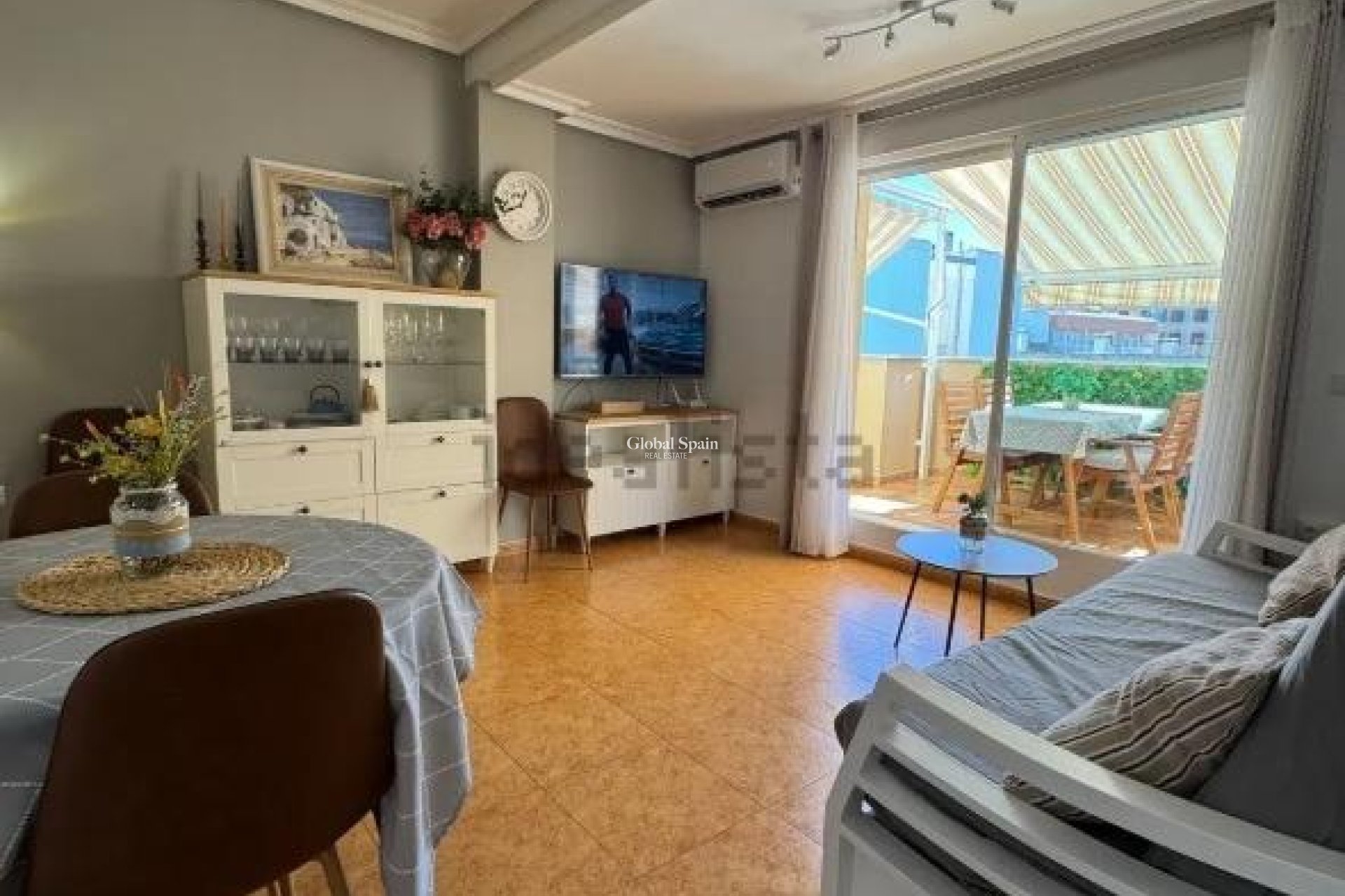 Odsprzedaż - PENTHOUSE -
TORREVIEJA - La Mata