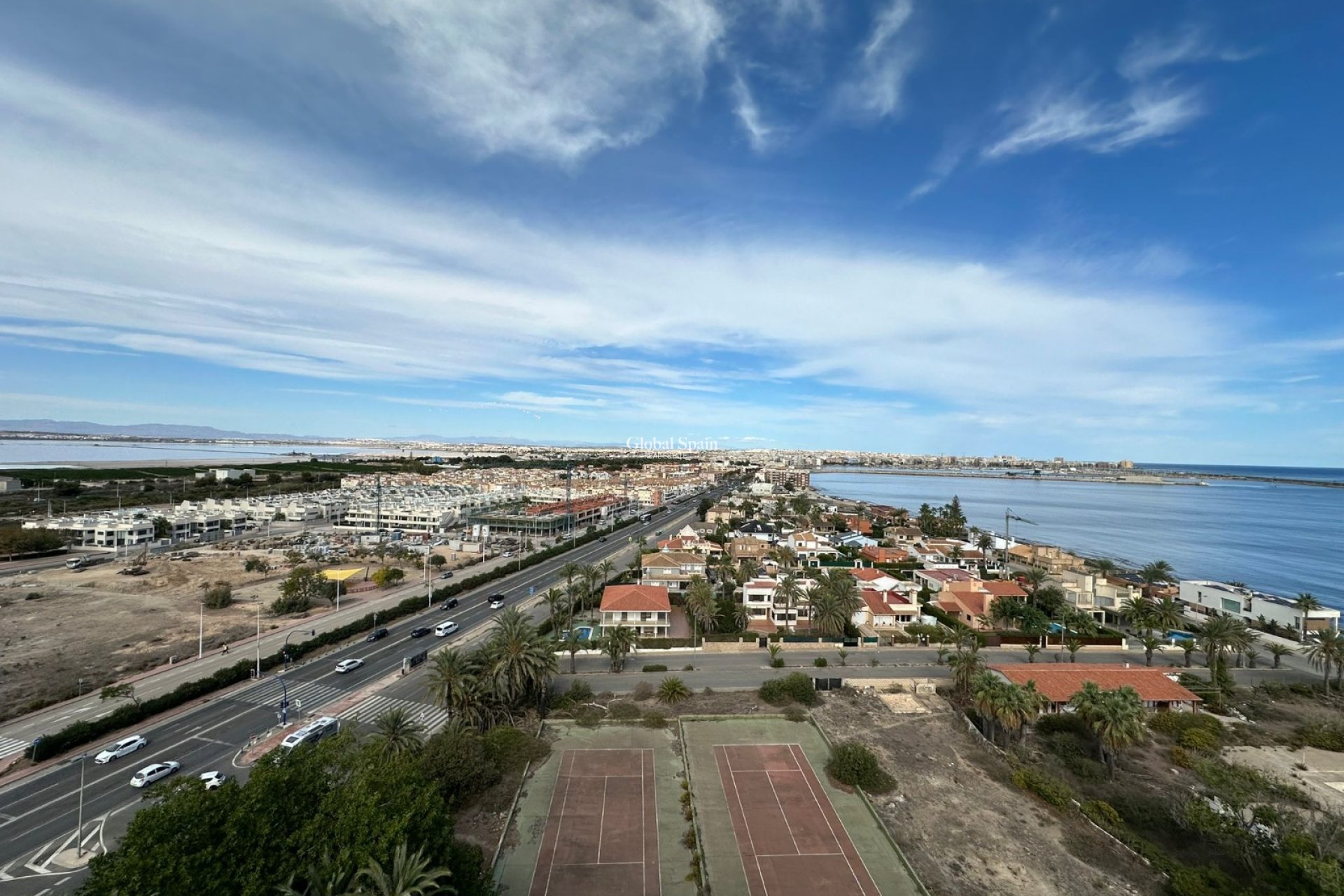 Odsprzedaż - PENTHOUSE -
TORREVIEJA - La Veleta