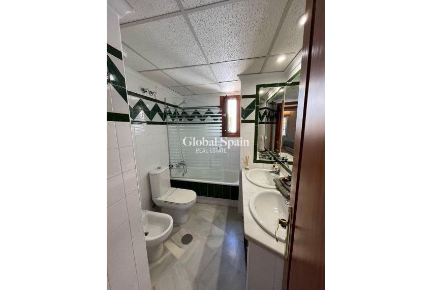 Odsprzedaż - PENTHOUSE -
TORREVIEJA - Los Frutales