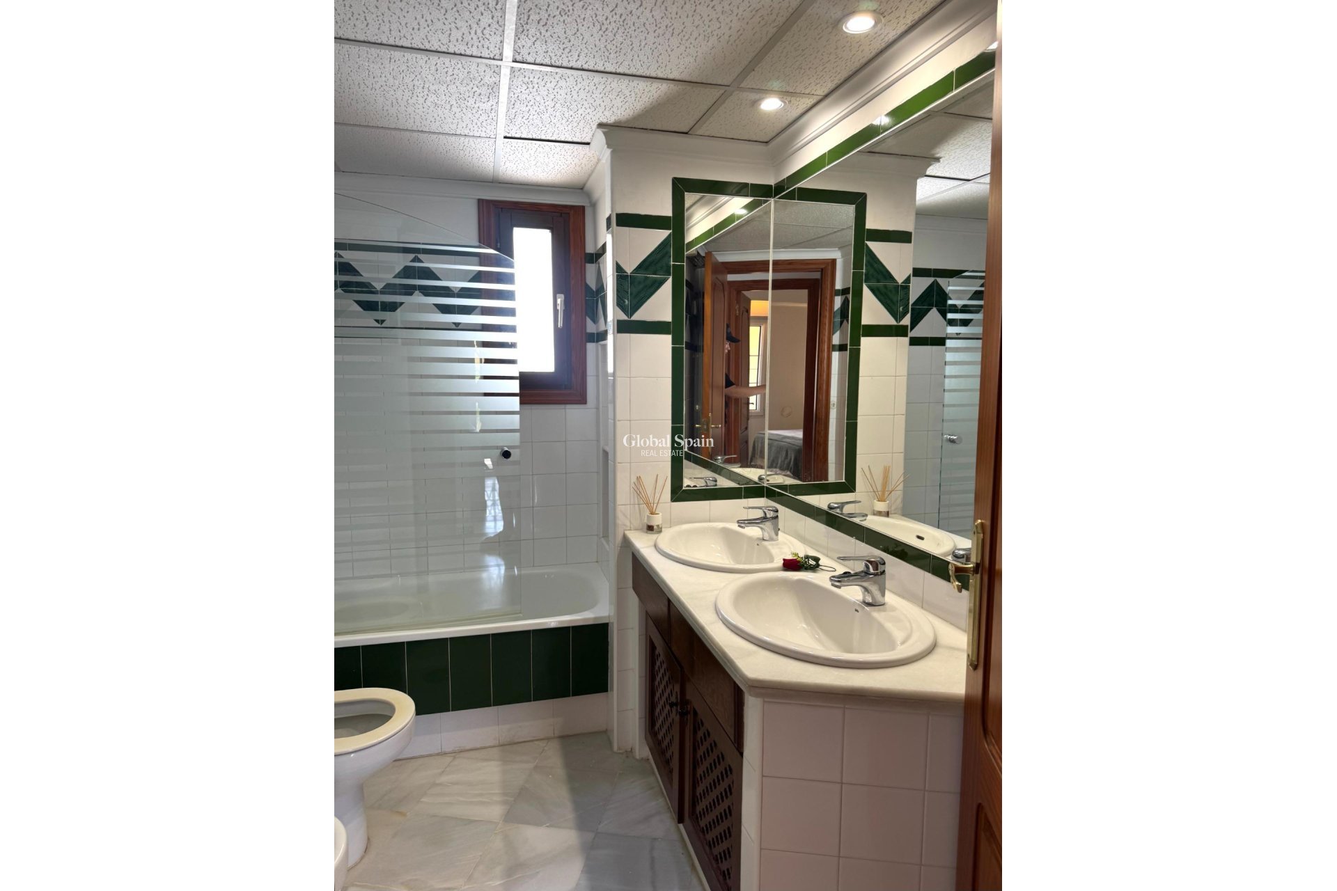 Odsprzedaż - PENTHOUSE -
TORREVIEJA - Los Frutales