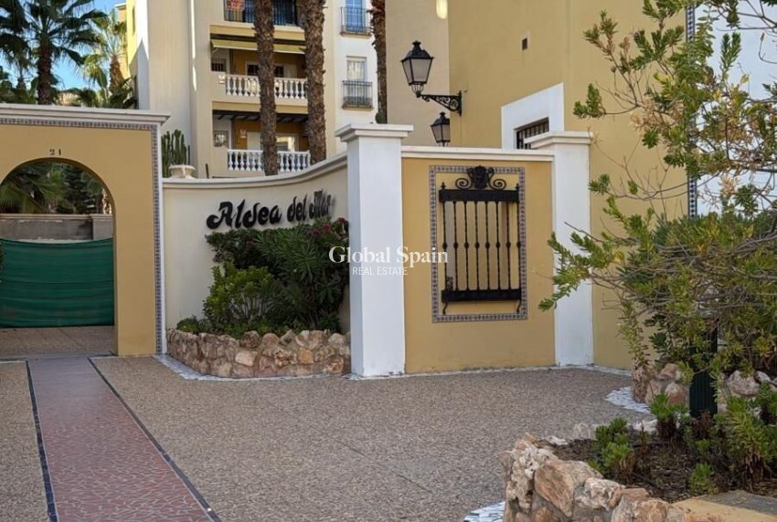 Odsprzedaż - PENTHOUSE -
TORREVIEJA - Los Frutales