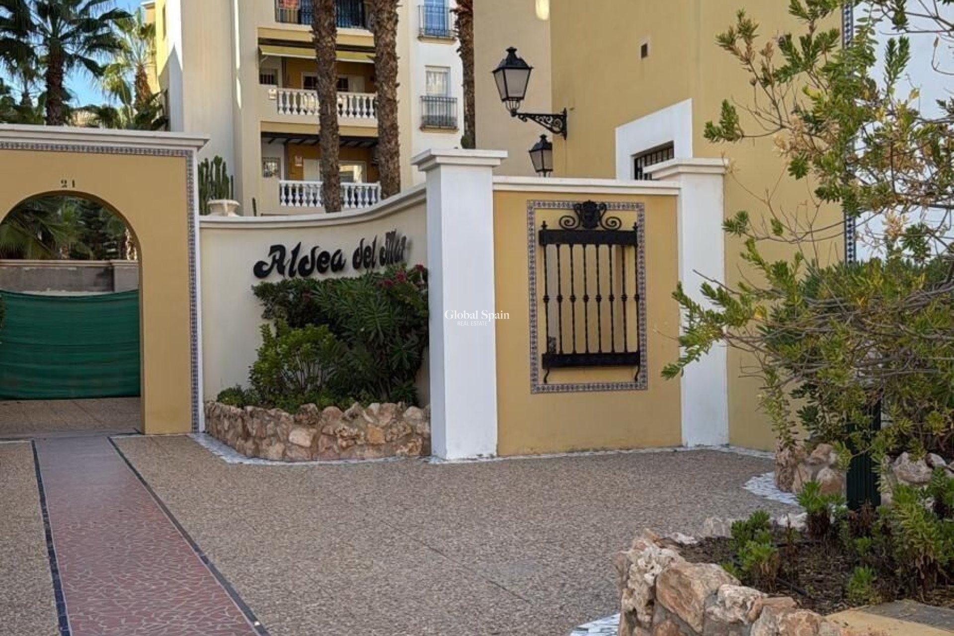 Odsprzedaż - PENTHOUSE -
TORREVIEJA - Los Frutales