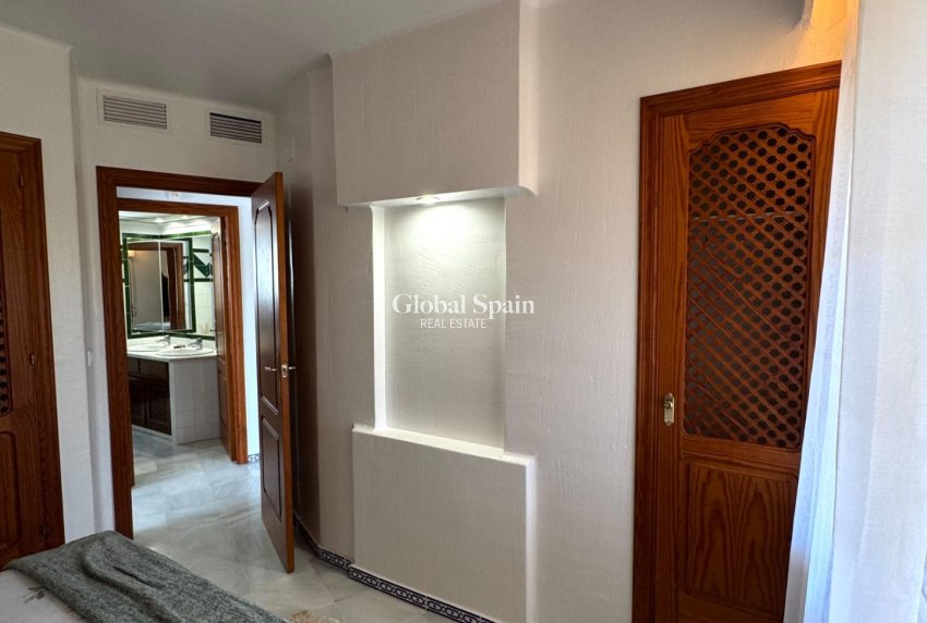 Odsprzedaż - PENTHOUSE -
TORREVIEJA - Los Frutales