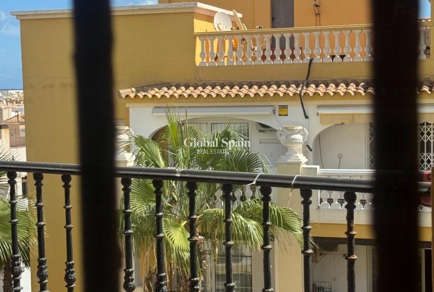 Odsprzedaż - PENTHOUSE -
TORREVIEJA - Los Frutales