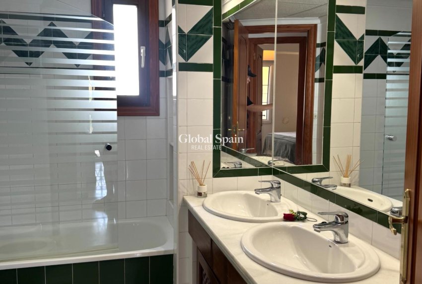 Odsprzedaż - PENTHOUSE -
TORREVIEJA - Los Frutales