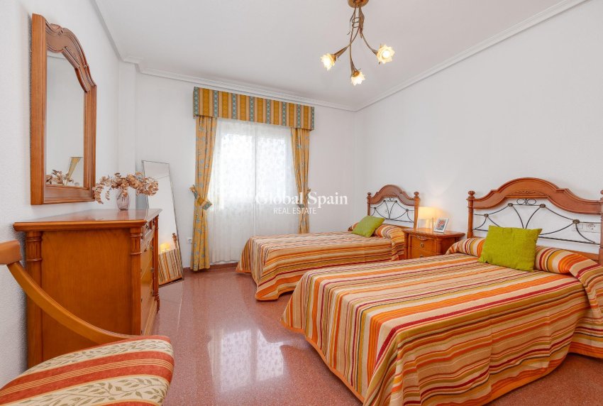 Odsprzedaż - PENTHOUSE -
TORREVIEJA - Paseo maritimo