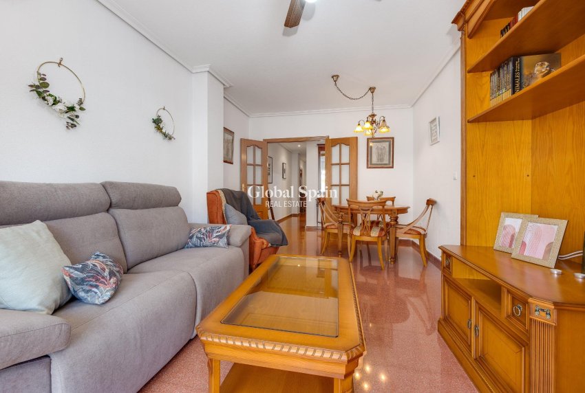 Odsprzedaż - PENTHOUSE -
TORREVIEJA - Paseo maritimo