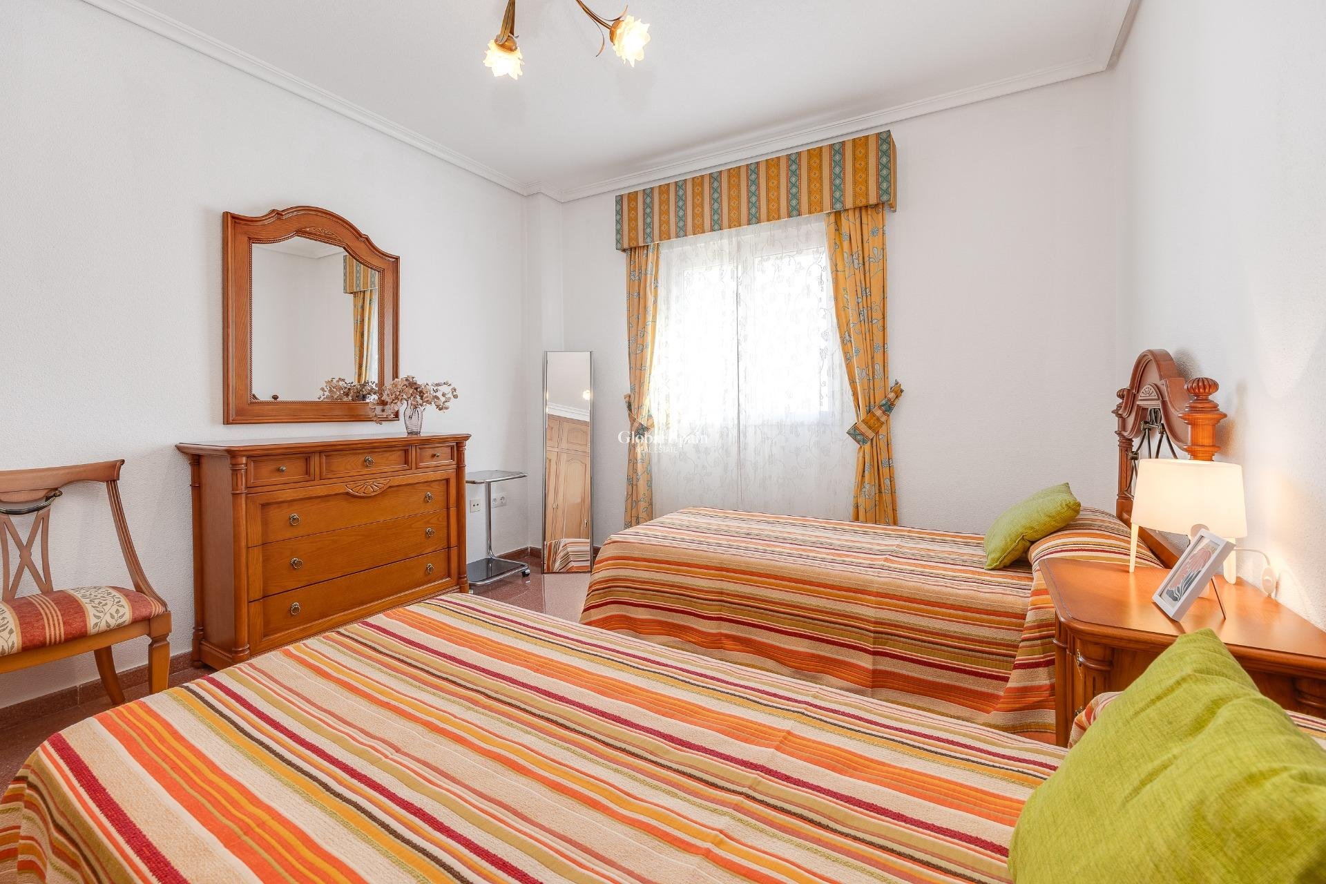 Odsprzedaż - PENTHOUSE -
TORREVIEJA - Paseo maritimo