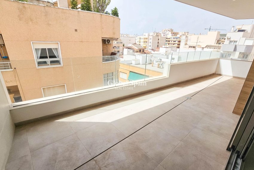 Odsprzedaż - PENTHOUSE -
TORREVIEJA - Paseo maritimo