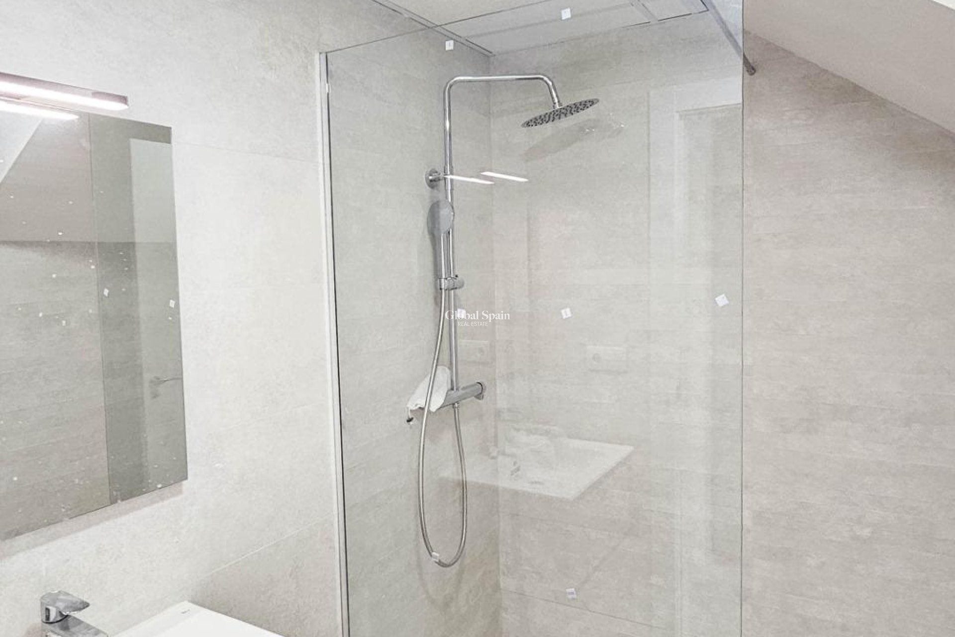 Odsprzedaż - PENTHOUSE -
TORREVIEJA - Paseo maritimo