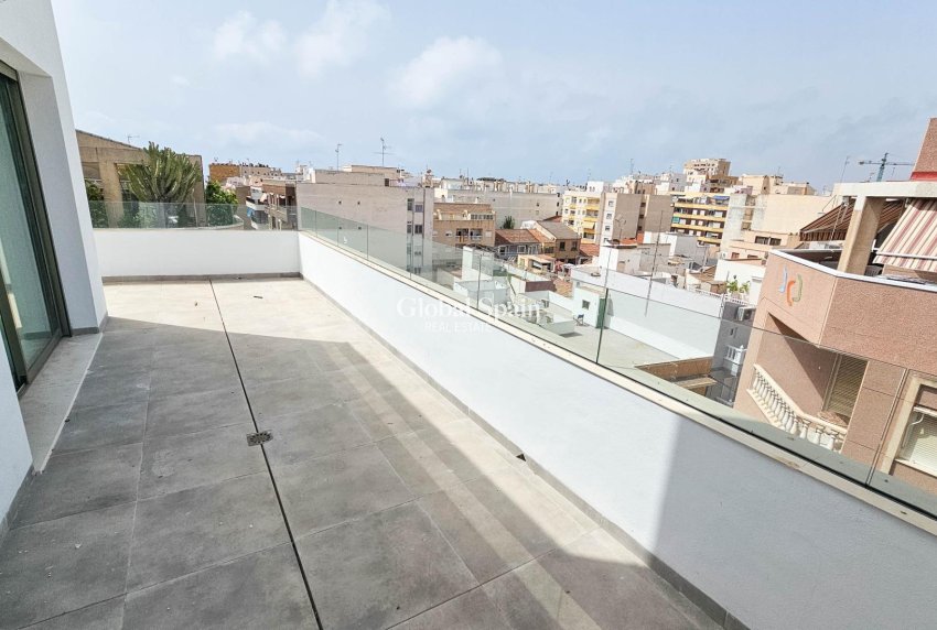Odsprzedaż - PENTHOUSE -
TORREVIEJA - Paseo maritimo