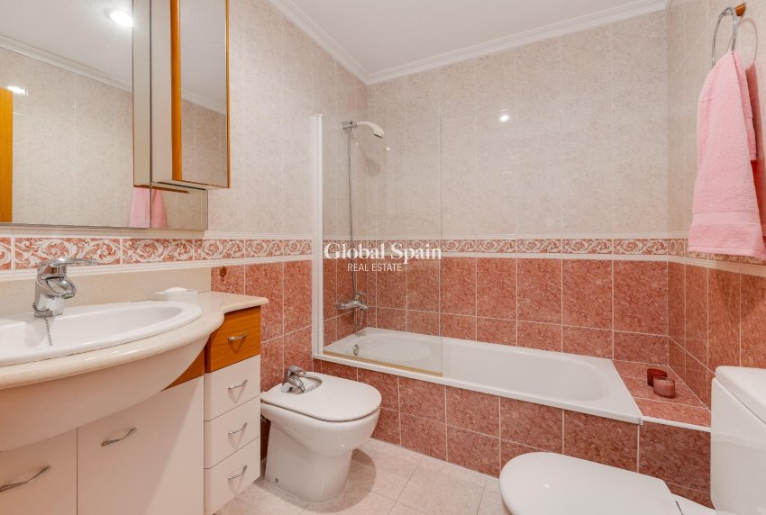 Odsprzedaż - PENTHOUSE -
TORREVIEJA - Paseo maritimo