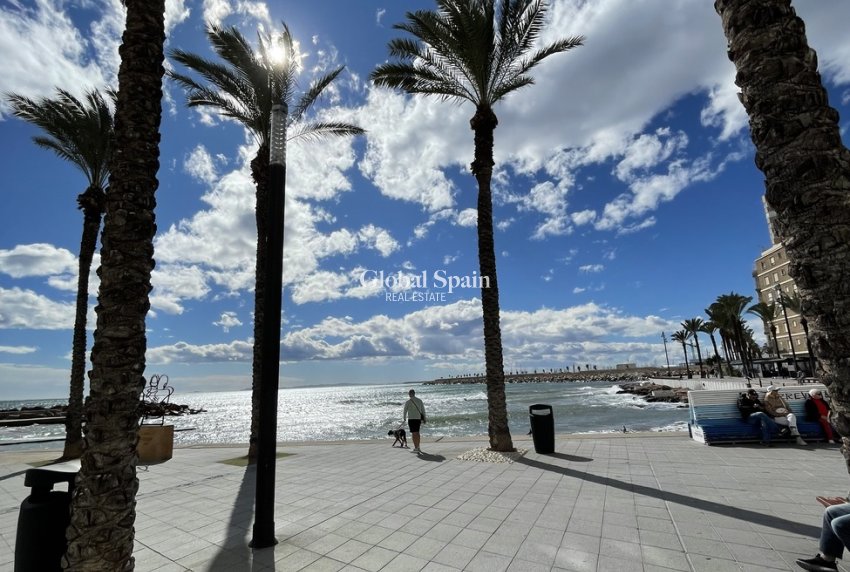 Odsprzedaż - PENTHOUSE -
TORREVIEJA - Playa de cura