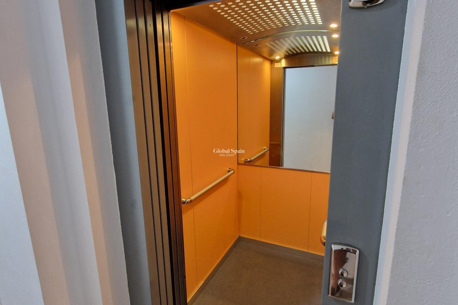 Odsprzedaż - PENTHOUSE -
TORREVIEJA - Playa de los Locos