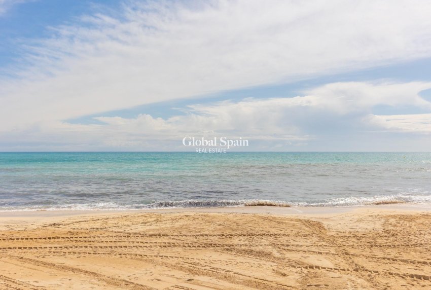Odsprzedaż - PENTHOUSE -
TORREVIEJA - Playa de los locos