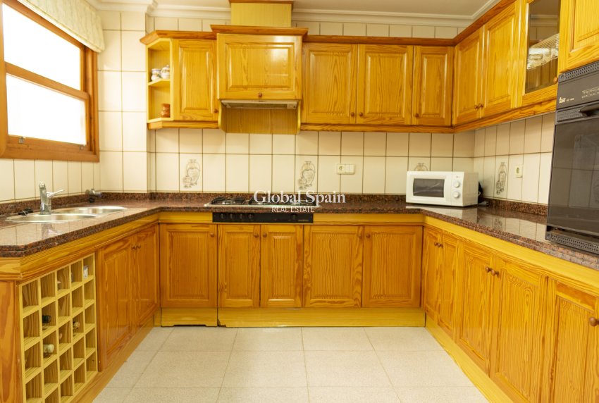 Odsprzedaż - PENTHOUSE -
TORREVIEJA - Playa del Cura