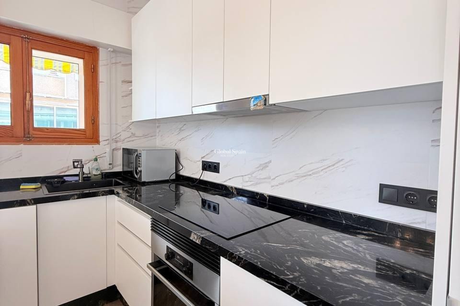 Odsprzedaż - PENTHOUSE -
TORREVIEJA - Playa del Cura